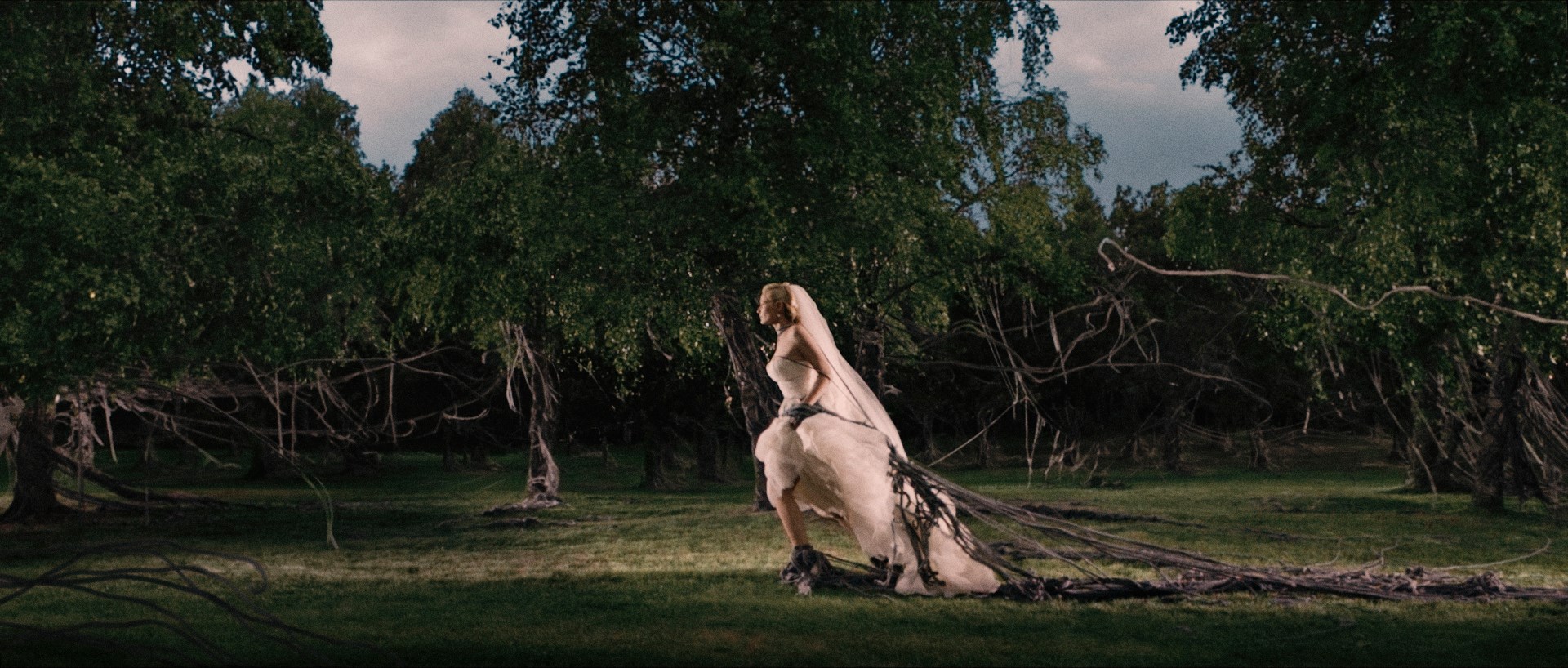 Melancholia (2011) – the visually striking overture, an eerie dreamscape & an exquisite cinematic symphony of death